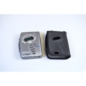 Sony Walkman WM-FX271 Digital Tuning AM/FM Radio & Cassette Player w/ Case READ